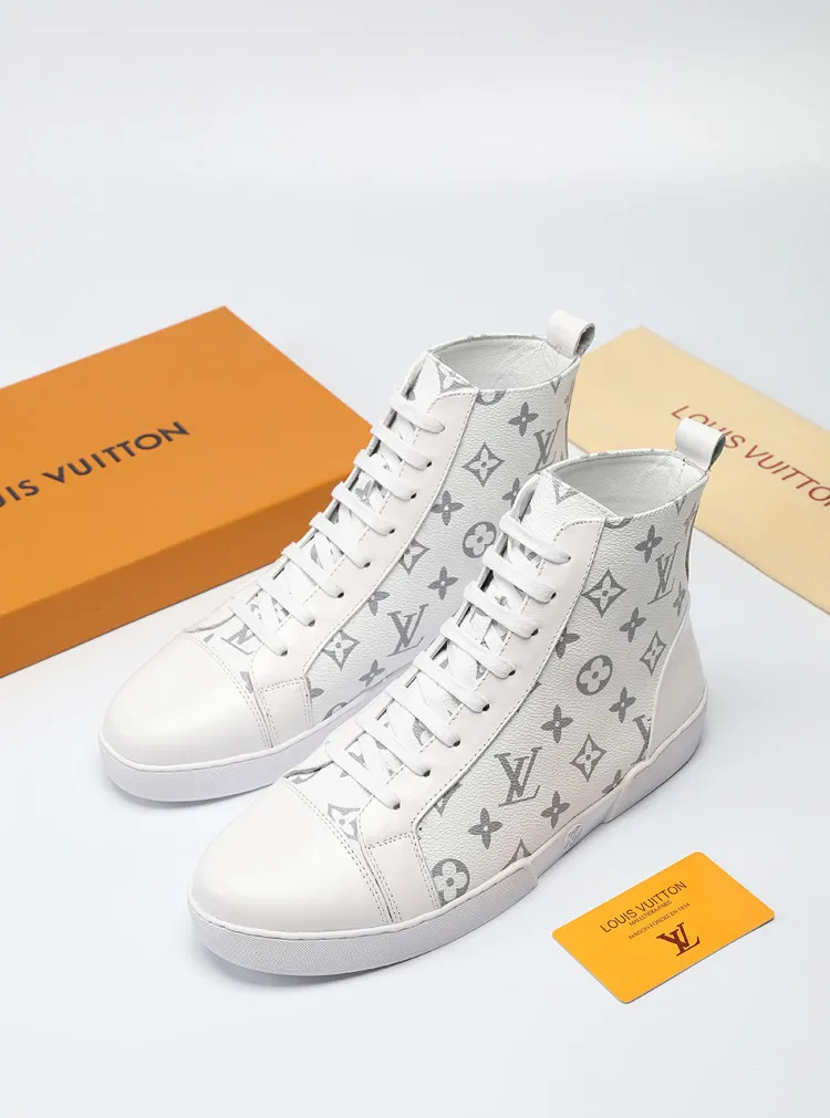 Factory price: 400💰LV official website popular series 🇮🇹🇮🇹1:1 production, selected high-end imported cowhide, sheepskin padding inside sheepskin, paired with Louis Vuitton Monogram Ecli men's shoes 💰se canvas and pure black rubber soles, the ultimate simple design, the perfect interpretation of the latest inspiration for shoes, the integration of classics and fashion, 🔍🔍high quality, worthy of your possession. The bottom car line will never be unglued. Sellers are welcome to sell as shown in the picture above. We can send one piece on behalf of you. The code number is 38-44 (45 codes can be customized)